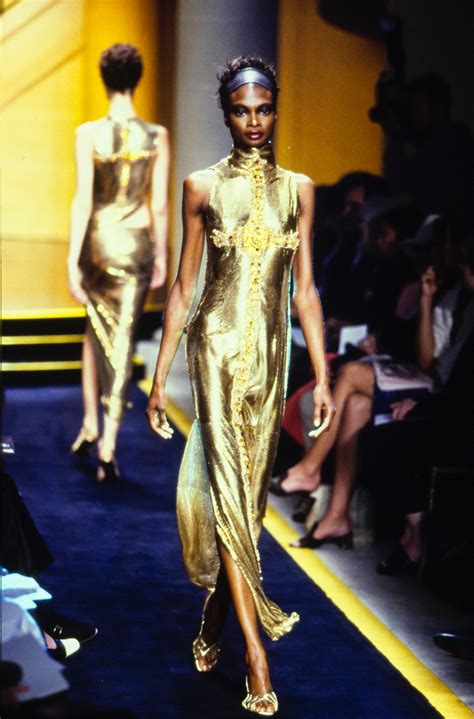 ultima sfilata gianni versace 1997|versace couture collection.